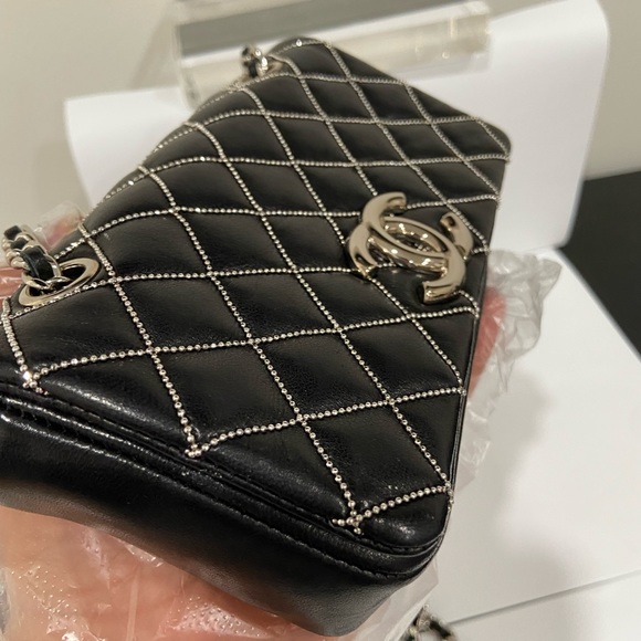 Rare and Limited Edition🔥🔥 Chanel diamond Quils - Picture 11 of 13